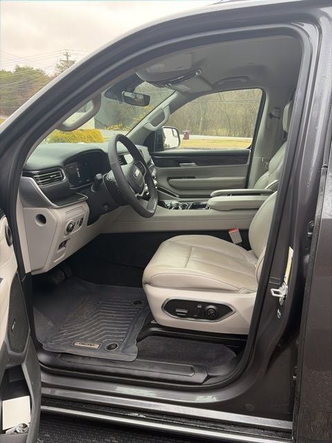 2023 Jeep Wagoneer Base