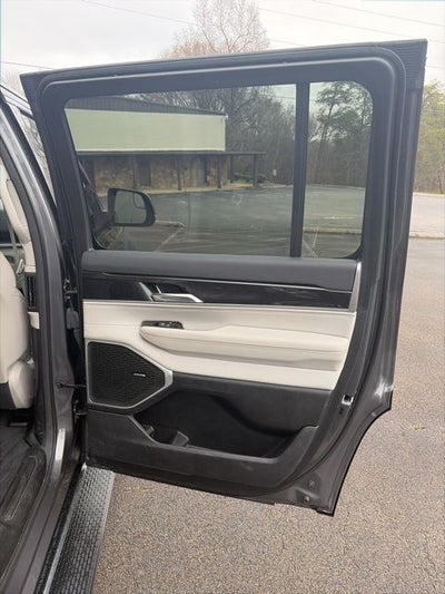 2023 Jeep Wagoneer Base