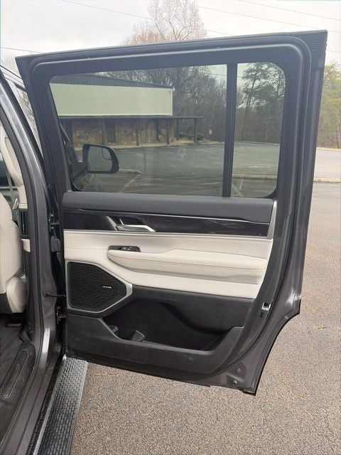 2023 Jeep Wagoneer Base