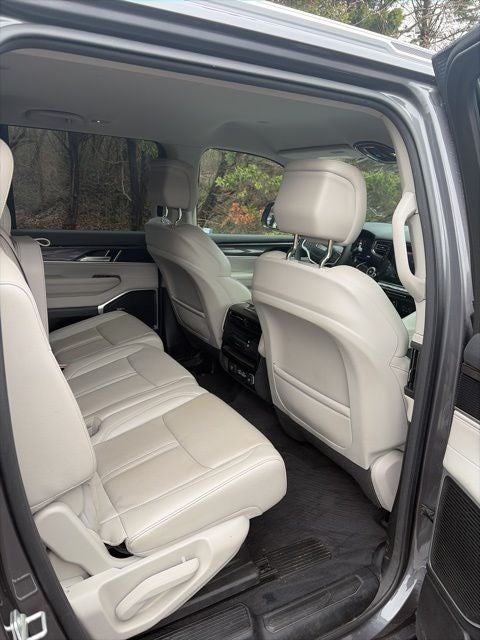 2023 Jeep Wagoneer Base