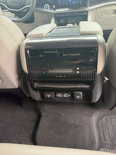 2023 Jeep Wagoneer Base