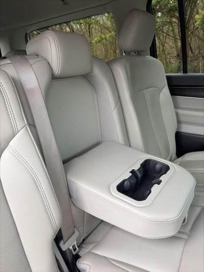 2023 Jeep Wagoneer Base