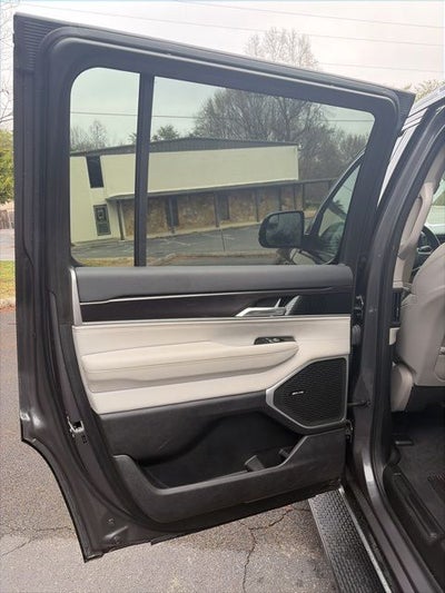 2023 Jeep Wagoneer Base