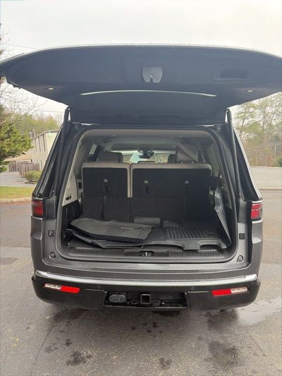 2023 Jeep Wagoneer Base