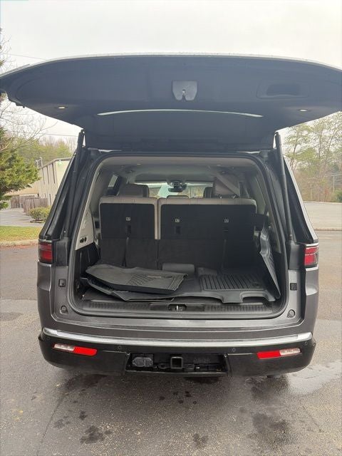 2023 Jeep Wagoneer Base