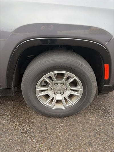 2023 Jeep Wagoneer Base