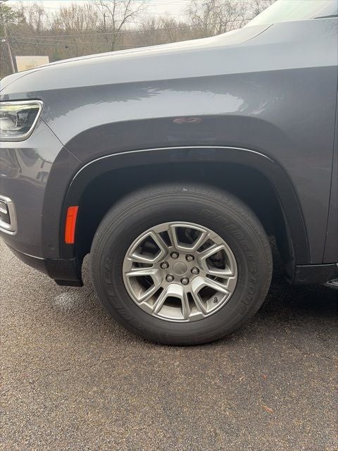 2023 Jeep Wagoneer Base