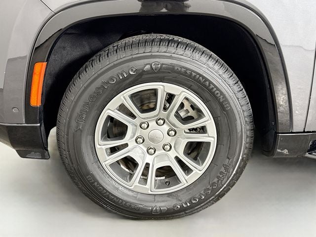 2023 Jeep Wagoneer Base