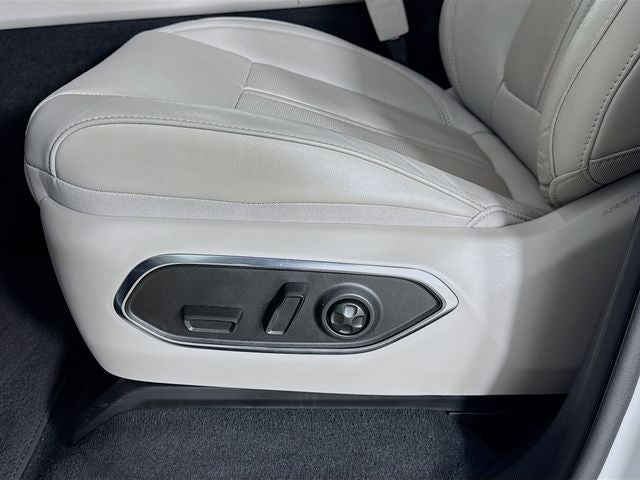 2025 Jeep Wagoneer BASE