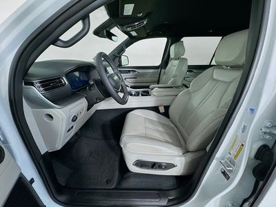 2025 Jeep Wagoneer BASE