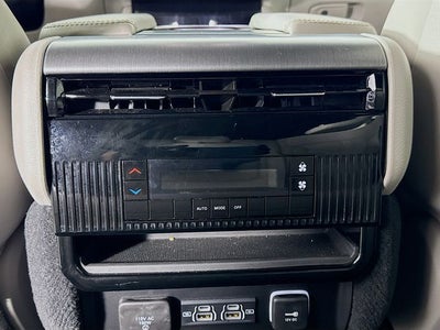 2025 Jeep Wagoneer BASE