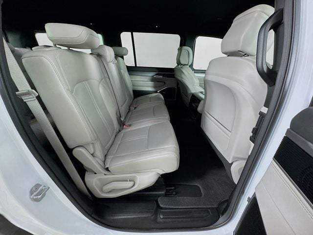 2025 Jeep Wagoneer BASE