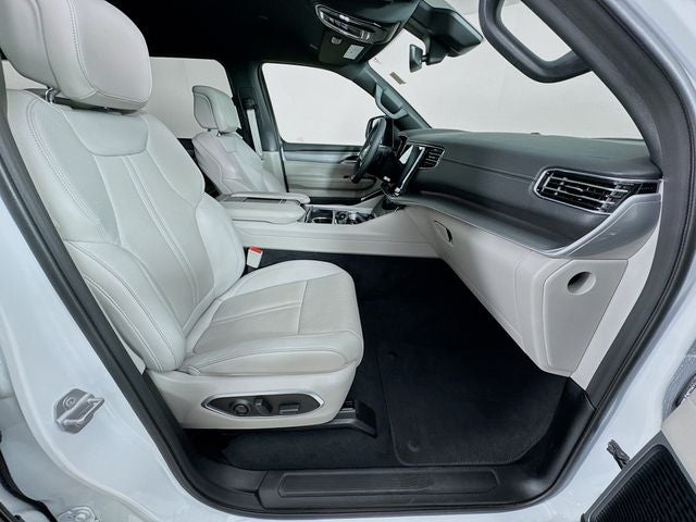 2025 Jeep Wagoneer BASE