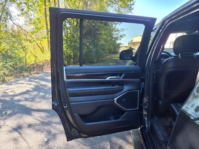 2024 Jeep Wagoneer Base