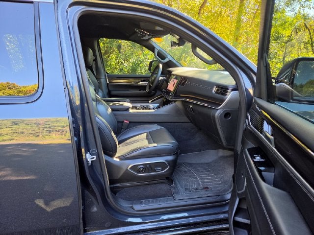 2024 Jeep Wagoneer Base