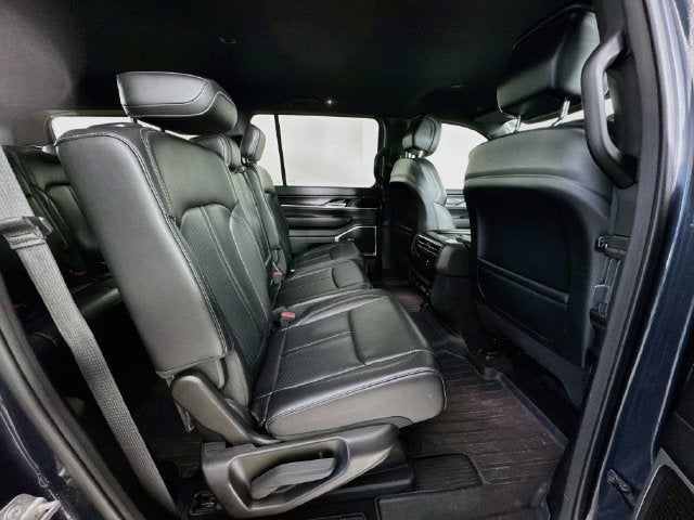2024 Jeep Wagoneer Base