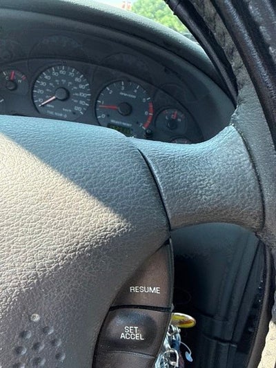 2004 Ford Mustang V6