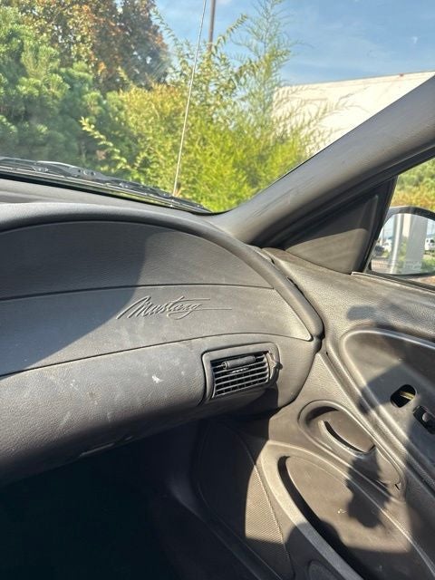 2004 Ford Mustang V6