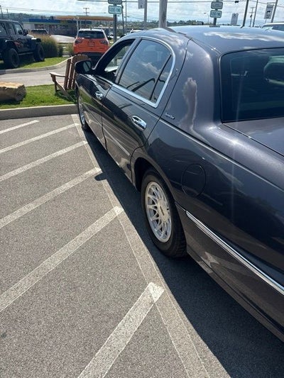 1998 Lincoln Town Car Signature