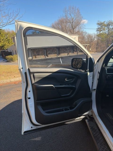 2018 Nissan Titan SV