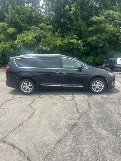 2017 Chrysler Pacifica Touring L Plus