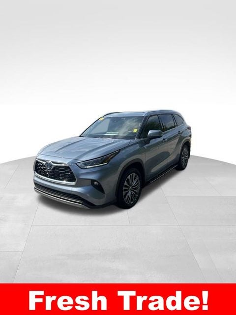 2022 Toyota Highlander Hybrid Platinum