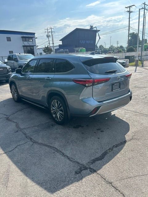 2022 Toyota Highlander Hybrid Platinum
