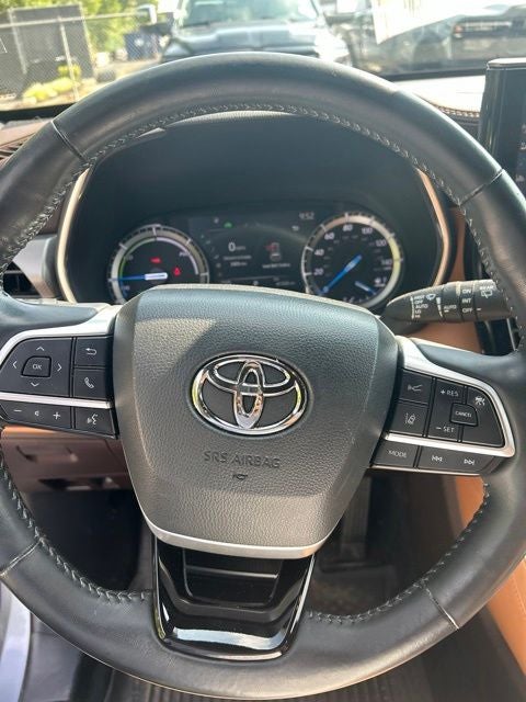 2022 Toyota Highlander Hybrid Platinum