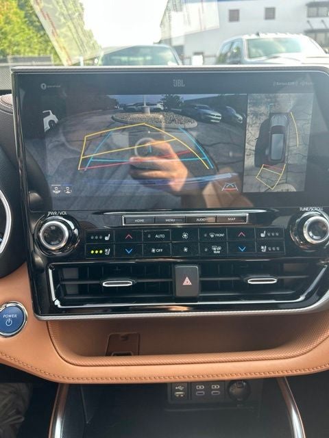 2022 Toyota Highlander Hybrid Platinum