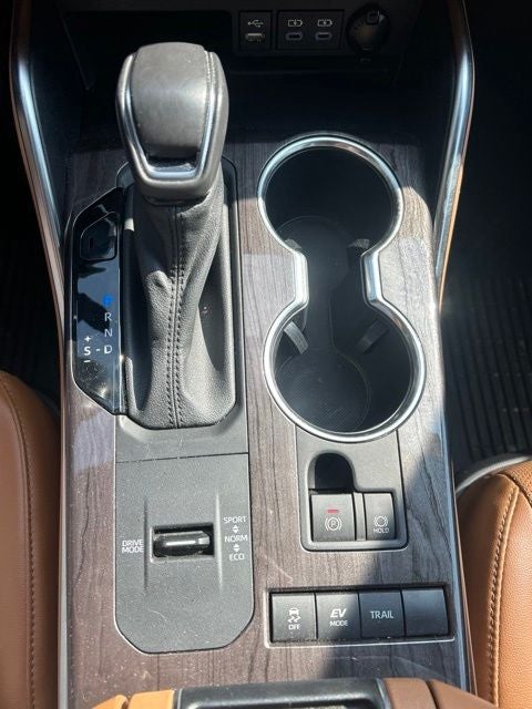 2022 Toyota Highlander Hybrid Platinum