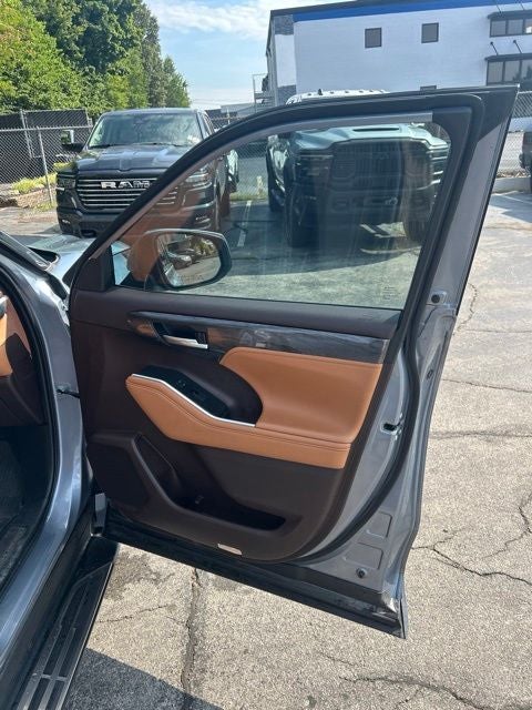 2022 Toyota Highlander Hybrid Platinum