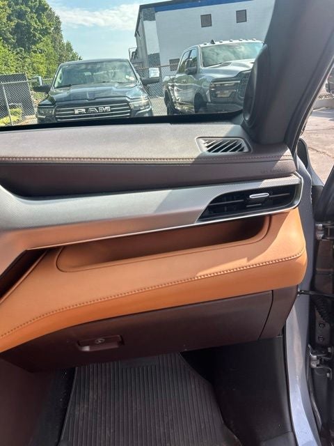 2022 Toyota Highlander Hybrid Platinum