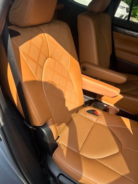 2022 Toyota Highlander Hybrid Platinum