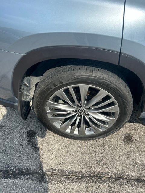 2022 Toyota Highlander Hybrid Platinum