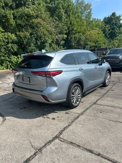 2022 Toyota Highlander Hybrid Platinum