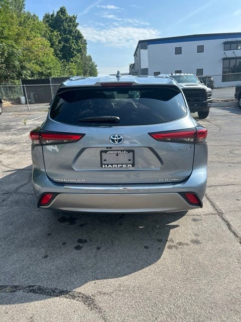 2022 Toyota Highlander Hybrid Platinum