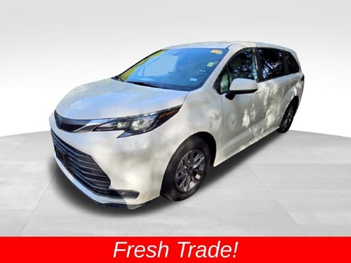 2025 Toyota Sienna LE 8 Passenger