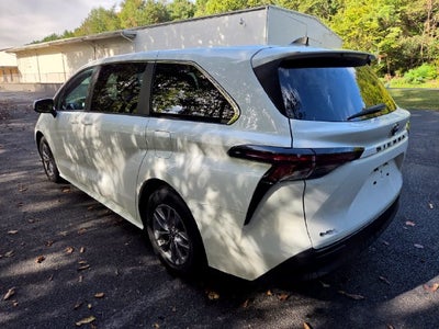 2025 Toyota Sienna LE 8 Passenger