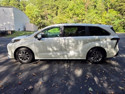 2025 Toyota Sienna LE 8 Passenger
