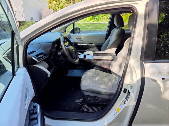 2025 Toyota Sienna LE 8 Passenger