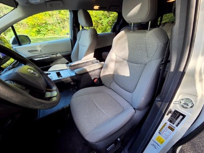 2025 Toyota Sienna LE 8 Passenger