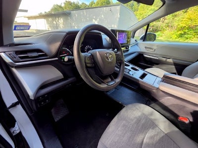 2025 Toyota Sienna LE 8 Passenger