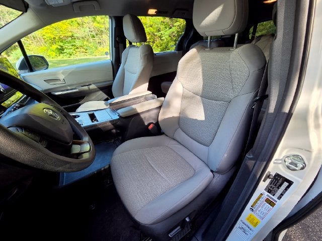 2025 Toyota Sienna LE 8 Passenger