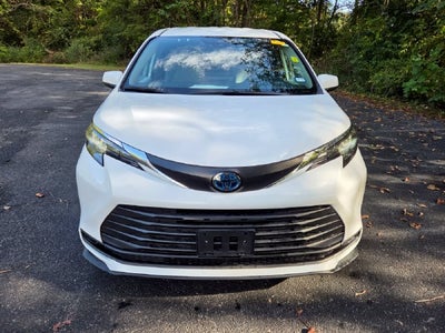 2025 Toyota Sienna LE 8 Passenger