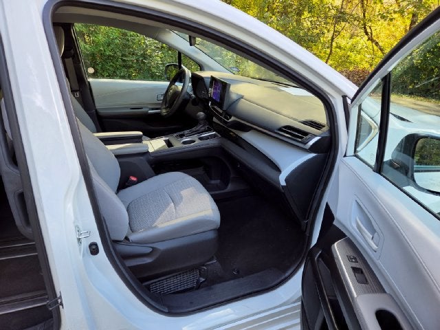 2025 Toyota Sienna LE 8 Passenger