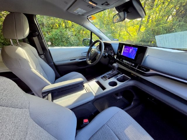 2025 Toyota Sienna LE 8 Passenger