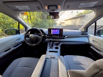 2025 Toyota Sienna LE 8 Passenger
