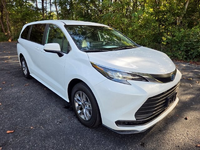 2025 Toyota Sienna LE 8 Passenger