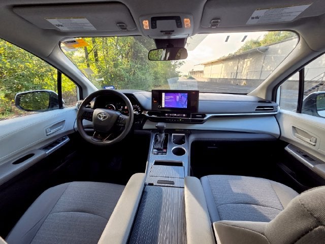 2025 Toyota Sienna LE 8 Passenger