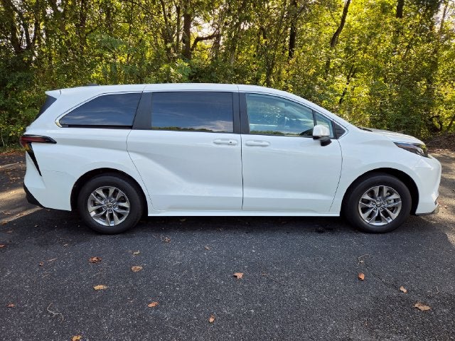 2025 Toyota Sienna LE 8 Passenger